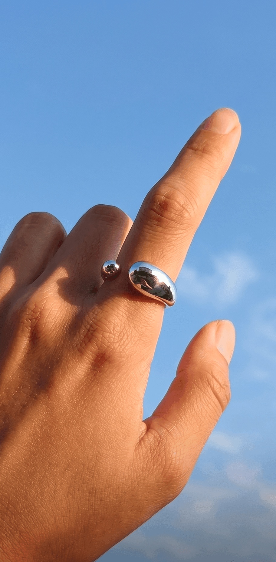 Hand wearing the Catellect ring Hand wearing the Catellect ring